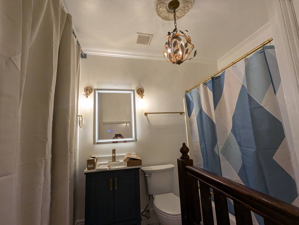 Building Photo - 2010 19th St