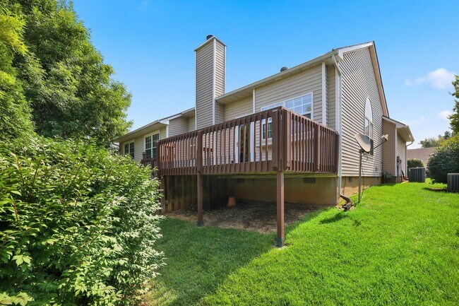 Building Photo - 3013 Redbud Ct