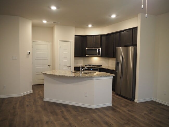 Building Photo - 2407 Klamath Dr