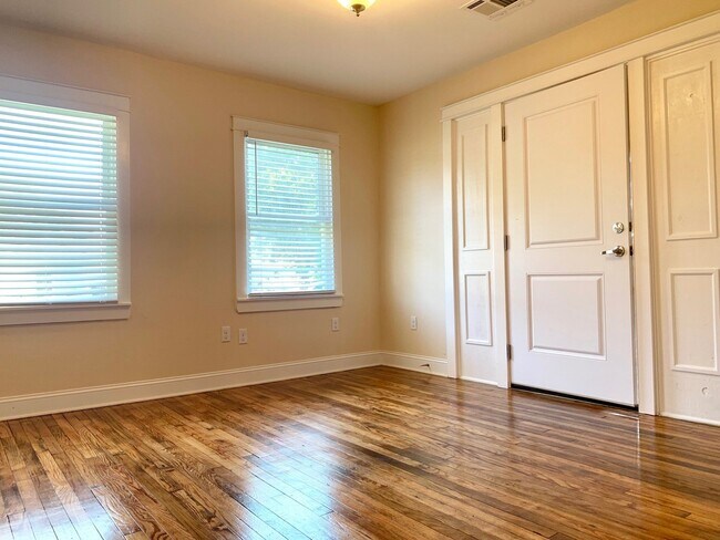 Building Photo - 9540 Stroelitz St