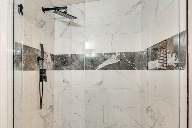 Building Photo - 4110 Bowers Pointe Dr SW