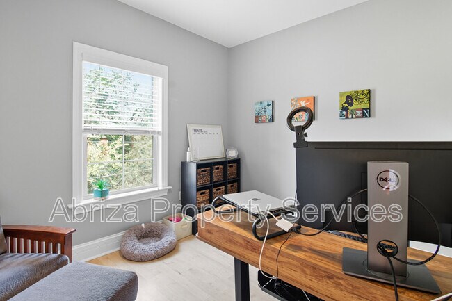 Building Photo - 3612 Flad Ave