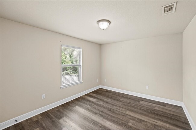 Building Photo - 515 Vale Loop