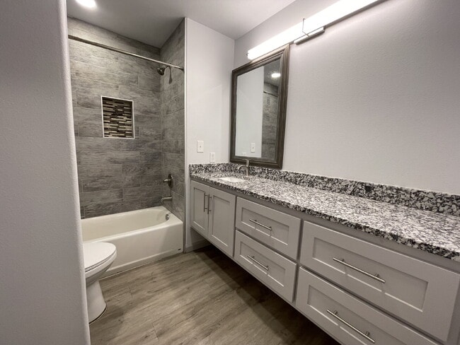 Building Photo - Spacious Home on a quiet cul-de-sac street