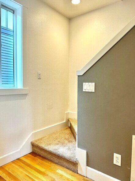 Building Photo - 1017 NE 125th St