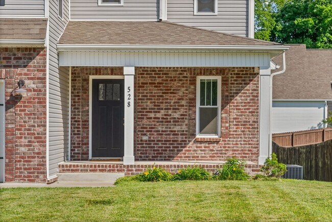 Building Photo - Pet Friendly Four Bedroom!