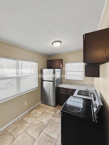 Building Photo - 2925 N 46th St