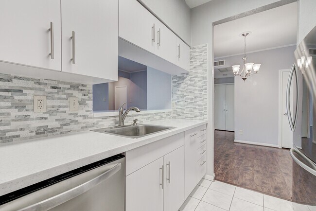 Building Photo - 2701 Bellefontaine St