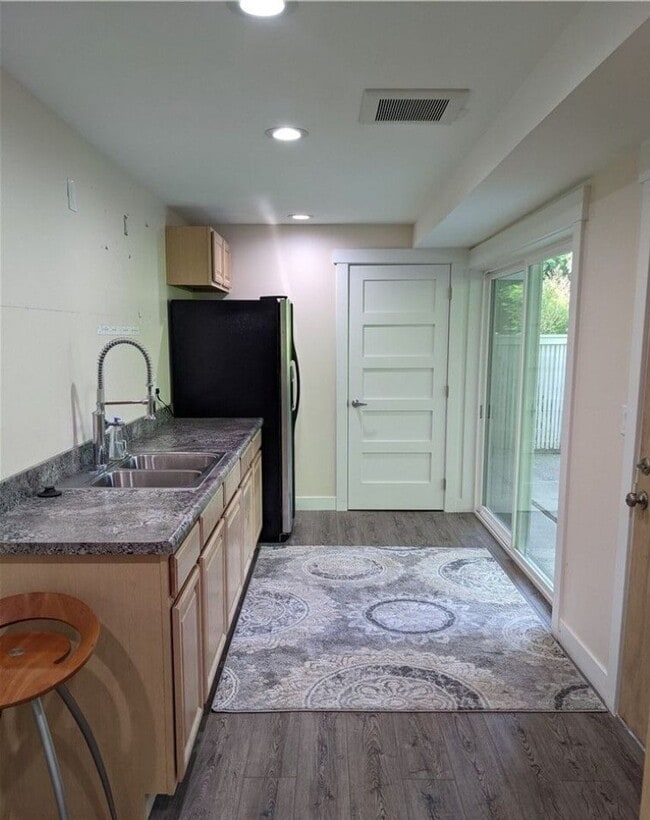 Building Photo - 2Bd/1.75Ba Kirkland Condo