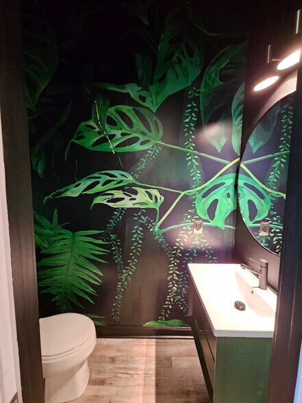 Building Photo - 711 Cosmopolitan Dr NE