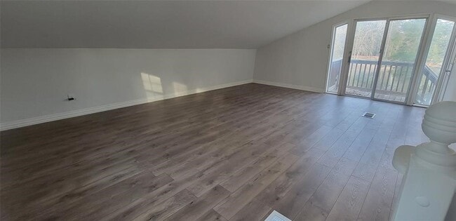 Building Photo - 250 Wood Haven