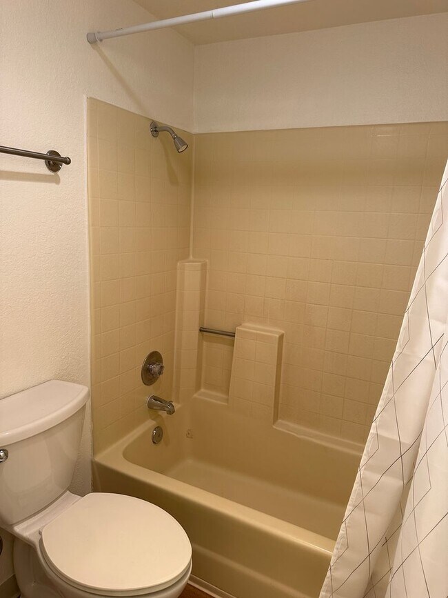 Building Photo - 495 Canyon Oaks Dr