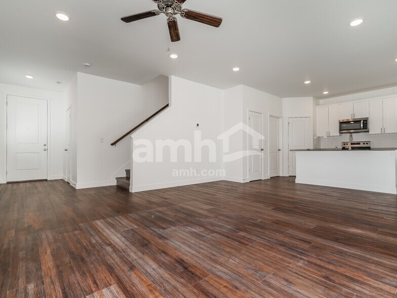 Building Photo - 7615 Verona Lp SW