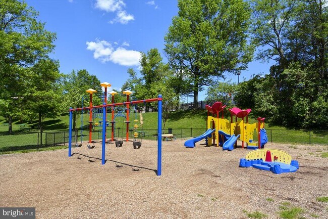 Building Photo - 3701 S George Mason Dr