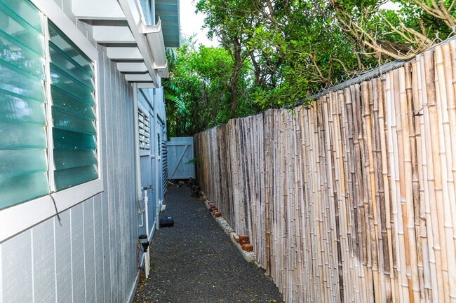 Building Photo - Kahala Avenue Beachside - remodeled 2 bedroom, 1 bath with Luxury Vinyl Plank Flooring