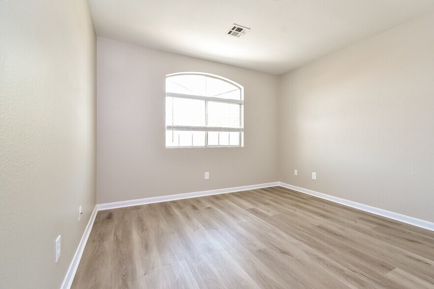 Building Photo - 3920 Wainscot Ct