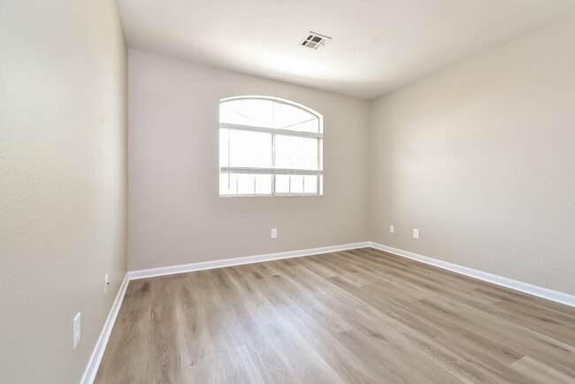 Building Photo - 3920 Wainscot Ct
