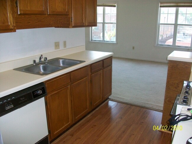 Building Photo - 2002 Greene St