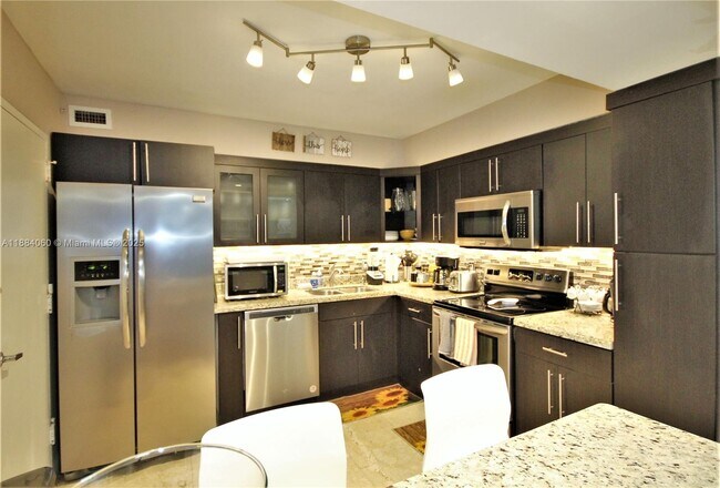 Building Photo - 5161 Collins Ave