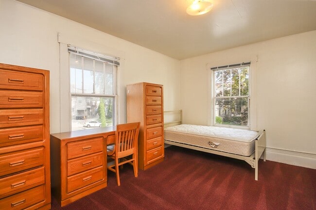 Building Photo - Guaranteed Lease - Sign Today!