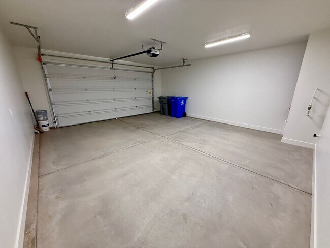 Building Photo - Adorable 3-BR Home In The Heart of Washington