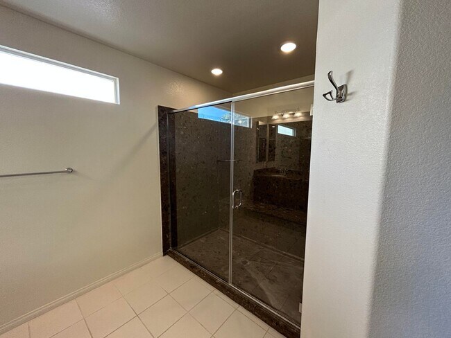 Building Photo - Great curb appeal