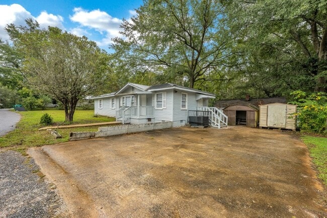 Building Photo - Renovated 4 BR Home- Move In Ready!