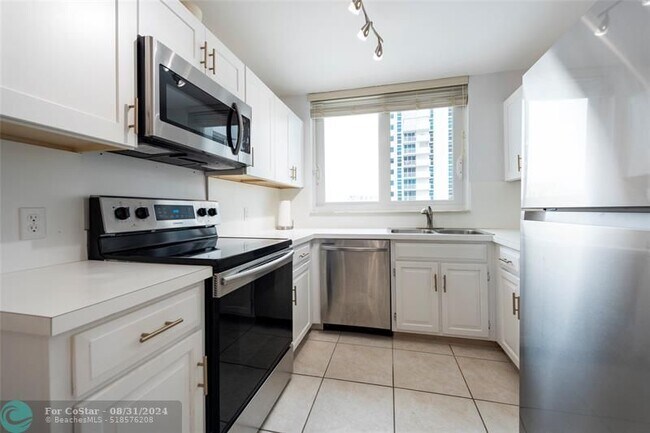 Building Photo - 1370 S Ocean Blvd