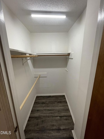 Building Photo - 901 Marilyn Dr