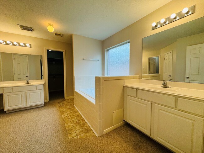 Building Photo - 8003 Beech Park Ln