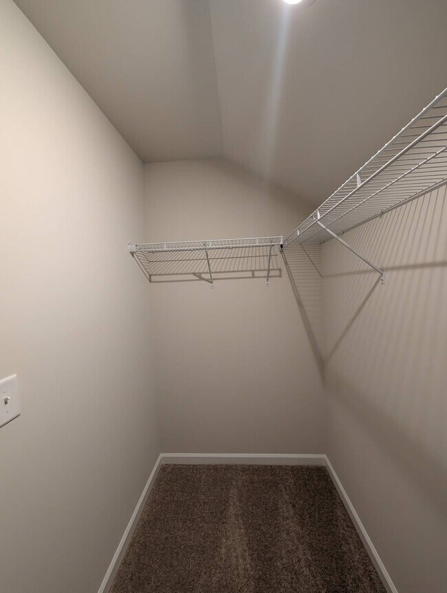 Building Photo - 985 Tess St