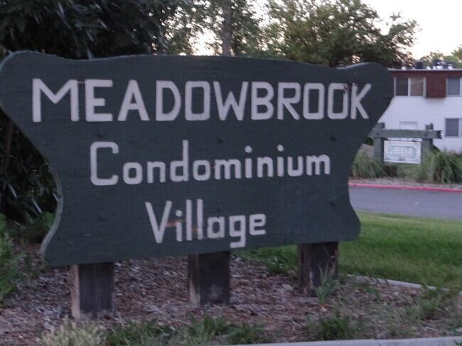Building Photo - Charming Condo in Meadowbrook Village w 1 ...