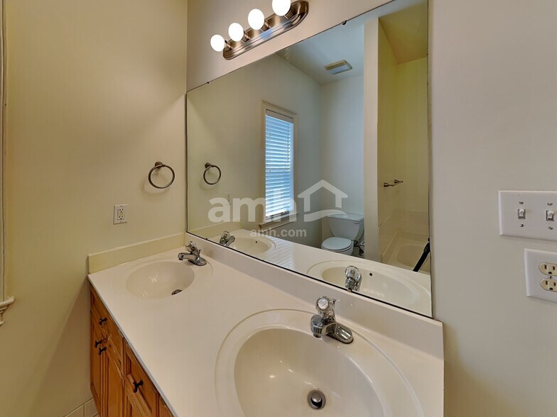 Building Photo - 6111 Creft Cir