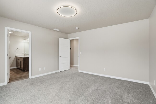 Building Photo - 2067 W Alsea Ave