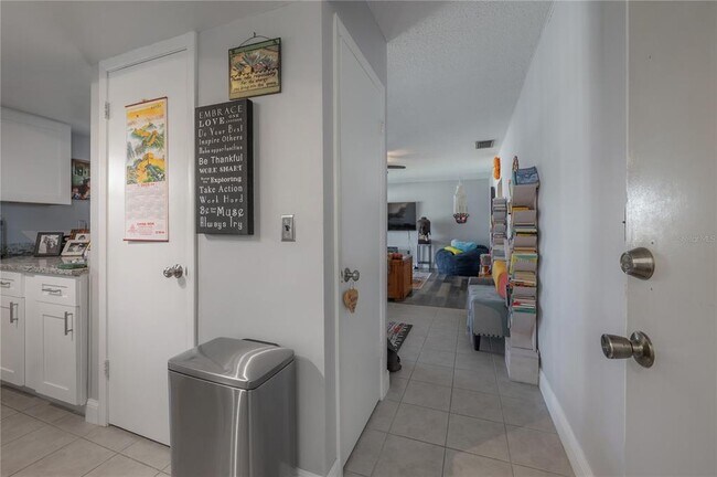 Building Photo - 8812 Bay Pointe Dr