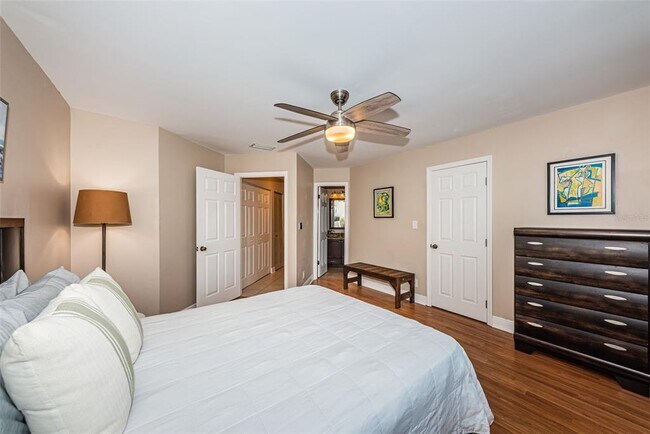 Building Photo - 6020 Bahia Del Mar Cir N