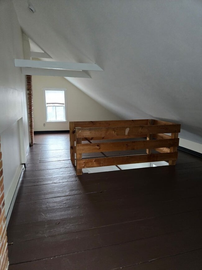 Building Photo - 18 School St