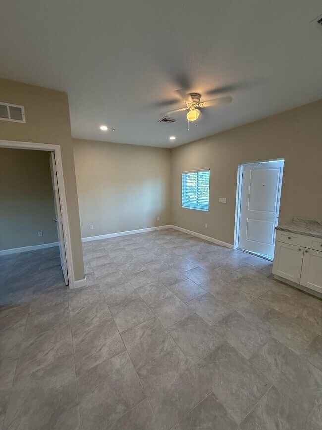 Building Photo - 4951 Serafica Dr