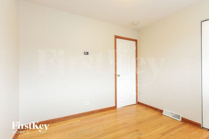 Building Photo - 14539 Kimbark Ave