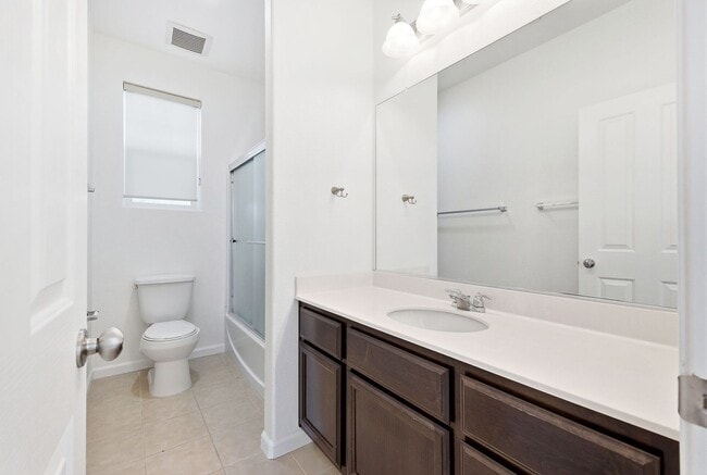 Building Photo - Impeccable 3 bedroom house in Davis Mace Ranch