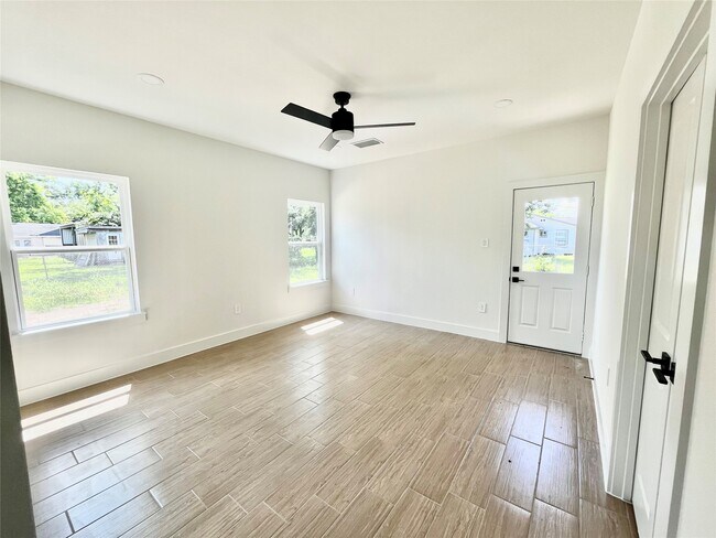 Building Photo - 5710 Delmack St
