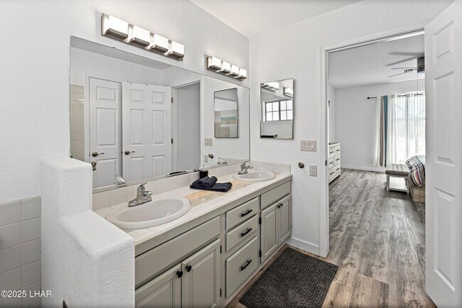 Building Photo - Long Term Rental heated pool & hot tub