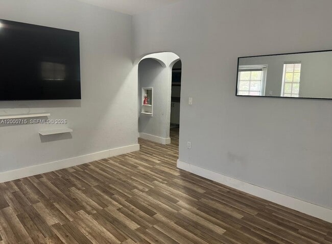 Building Photo - 1319 SW 21st Ter