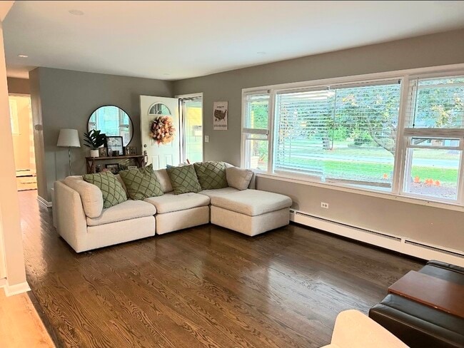 Building Photo - 519 Oakwood Dr