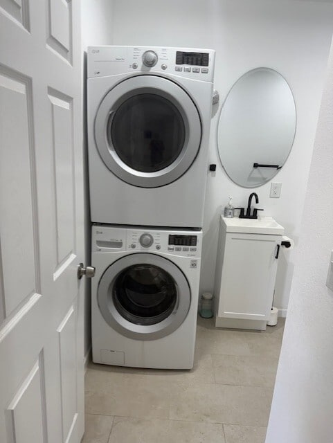 Washer & Dryer - 25643 Onate Dr