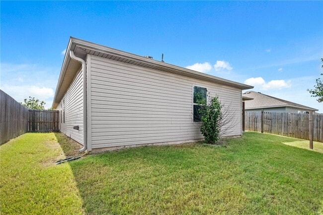 Building Photo - 927 E Swift Dr