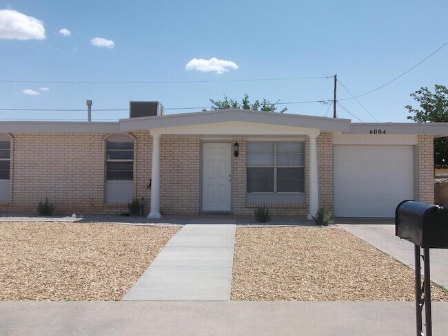 Building Photo - 6004 Sorrento St