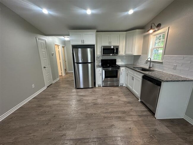 Building Photo - 103 Wade St