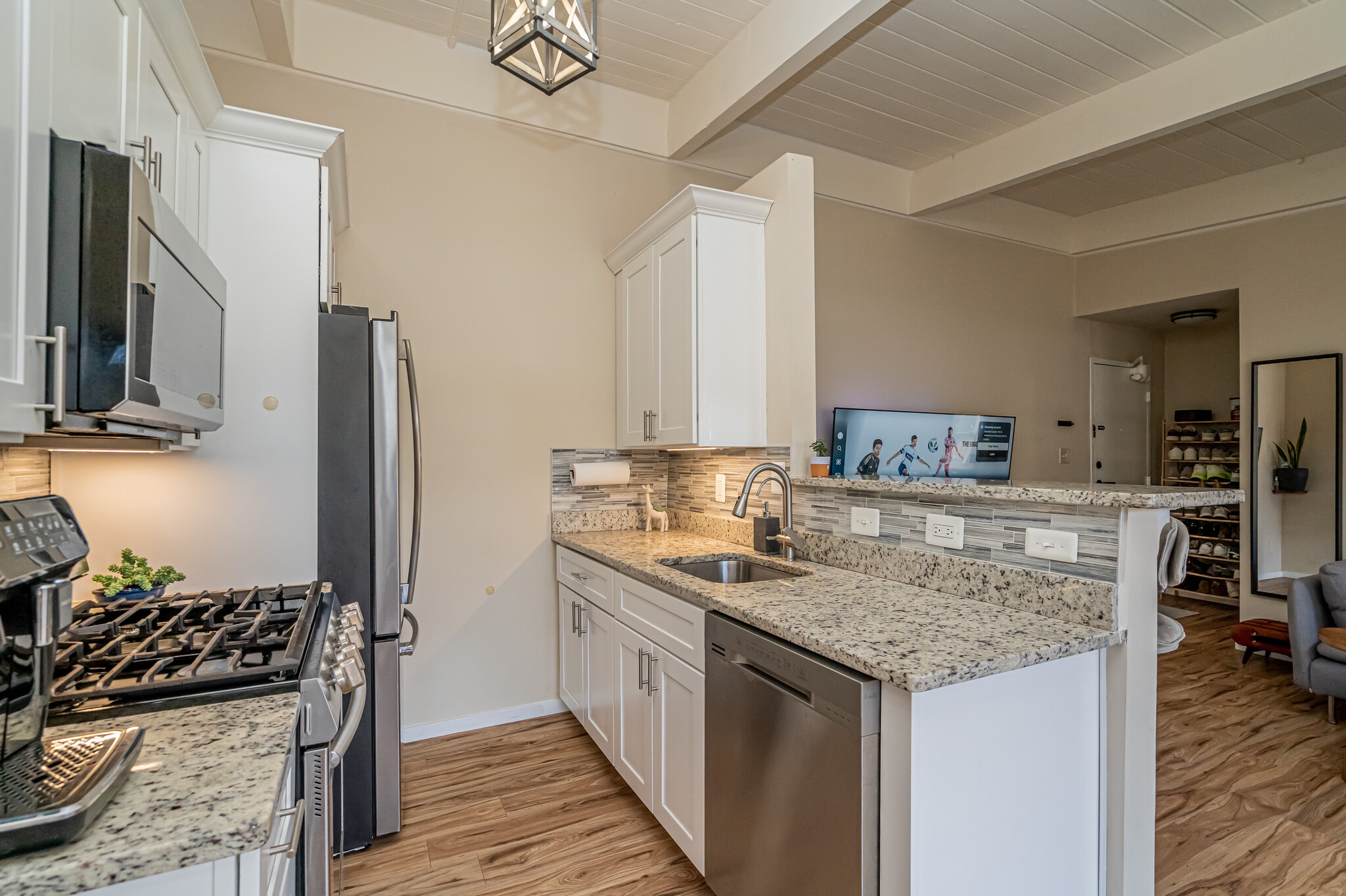 Building Photo - 4965 Americana Dr