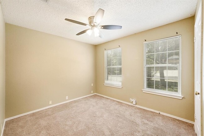 Building Photo - 2112 Coats Cir
